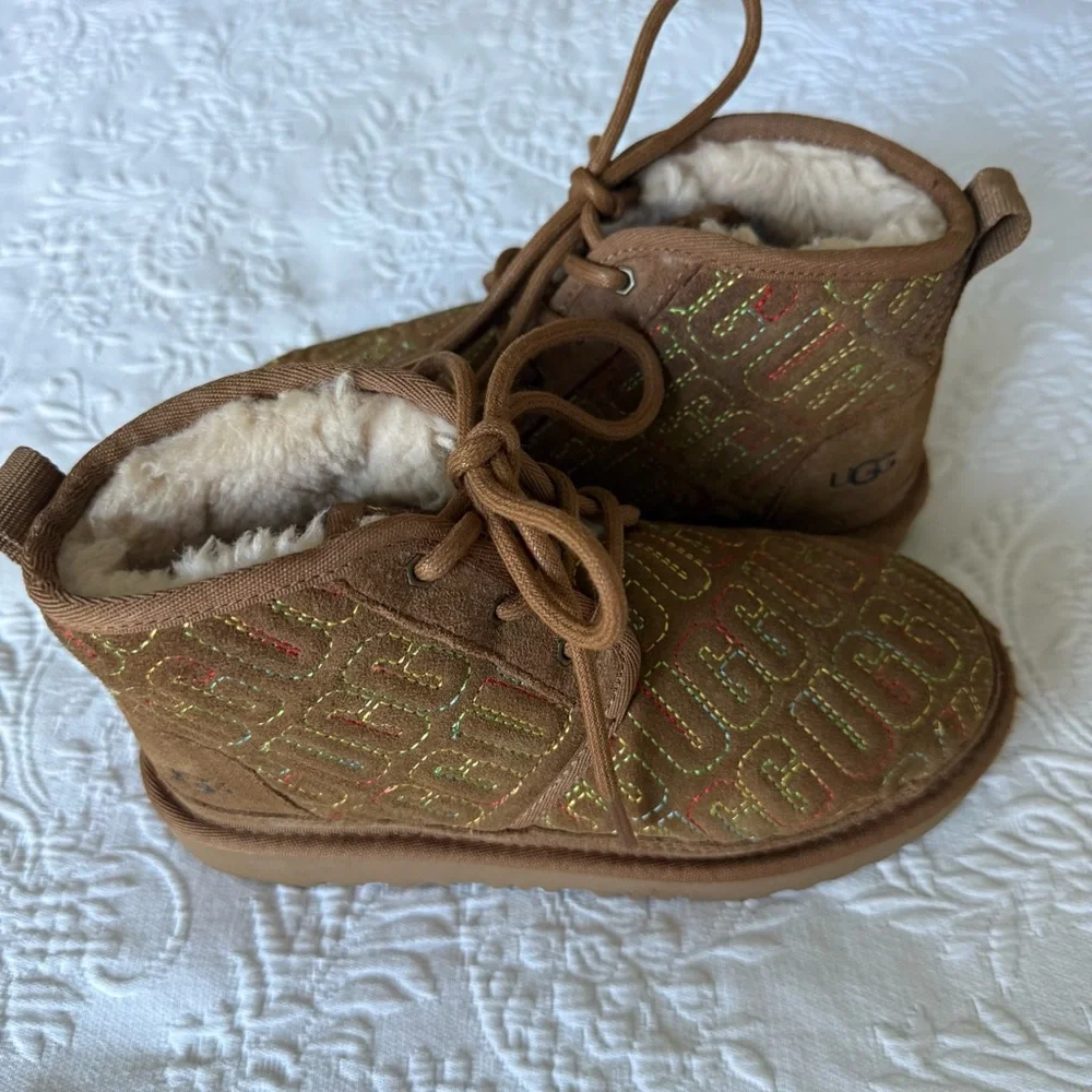 UGG Neumel Tan Patterned Lace-Up Boots NWOT size 5